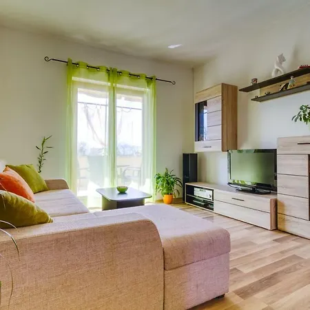 Вилла Charm Holiday House With A Nice Pool Светвинченат